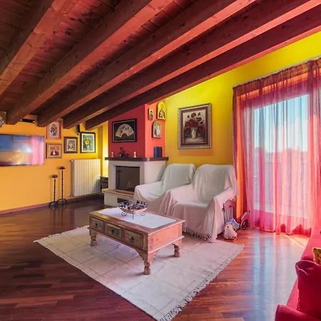 Art Gallery Living & Working Daire Stezzano